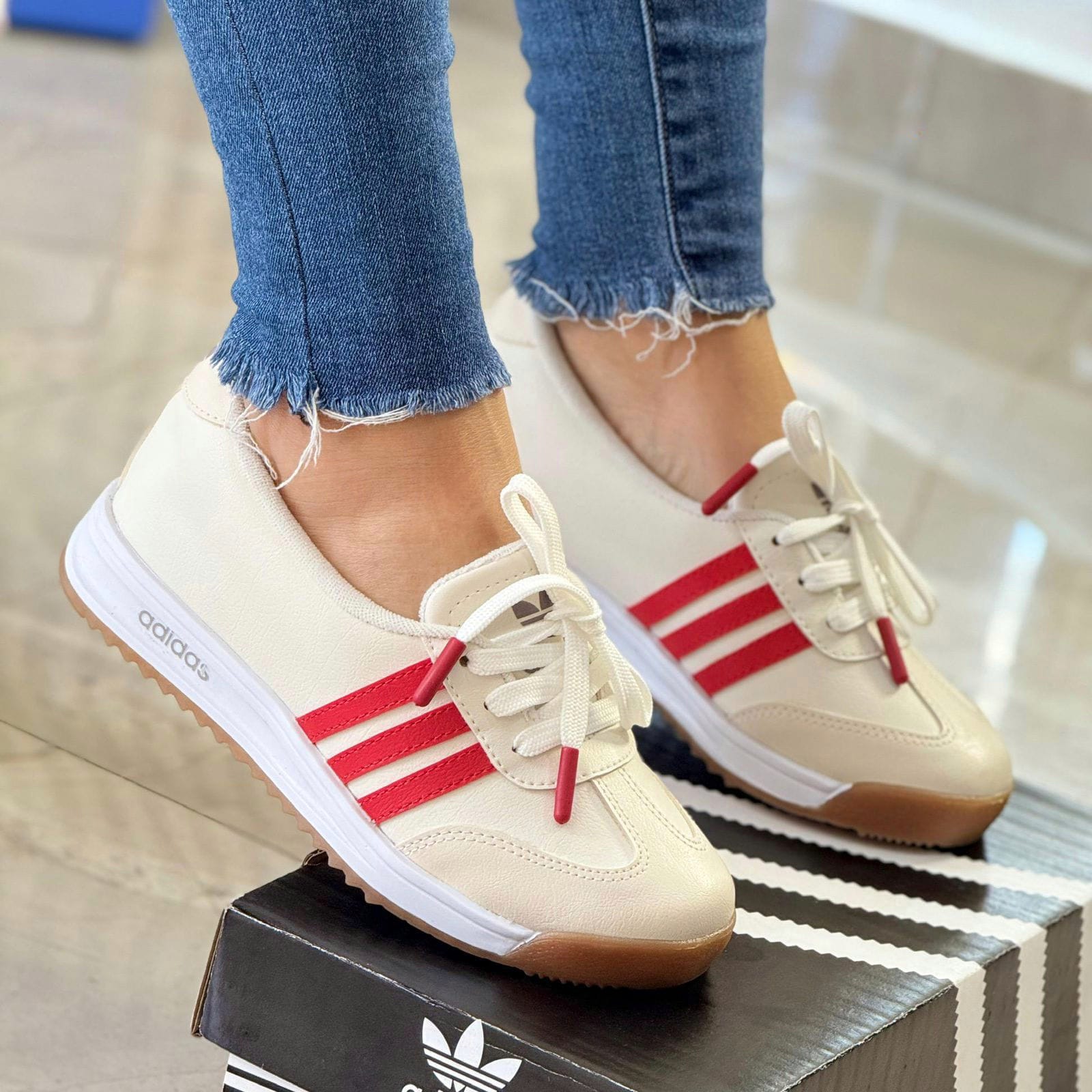 Baleta Adidas Cordón Beige Rojo
